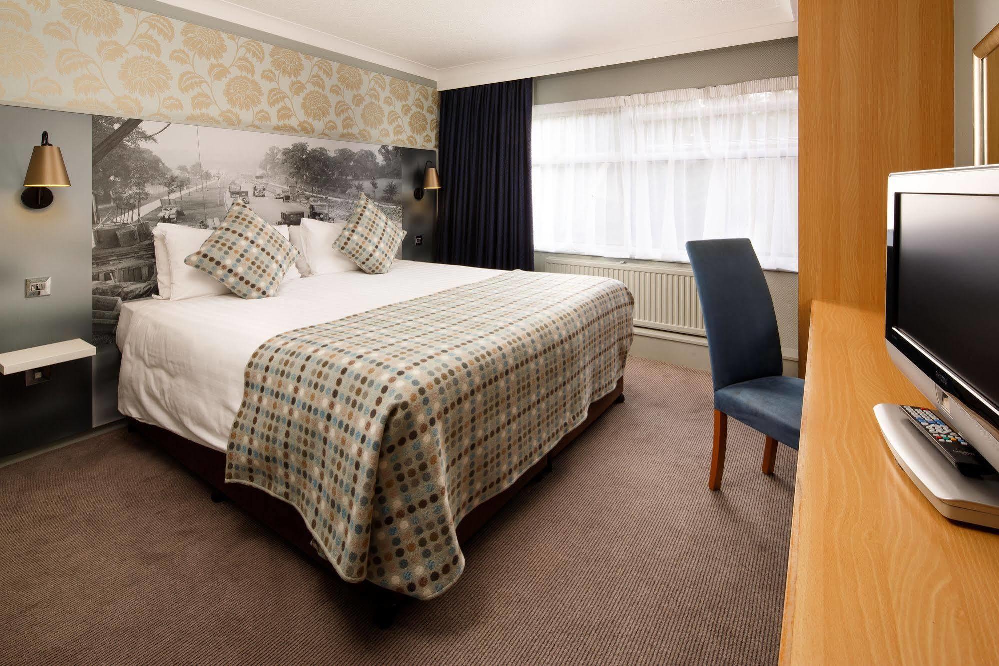Mercure London Watford Hotel Bagian luar foto