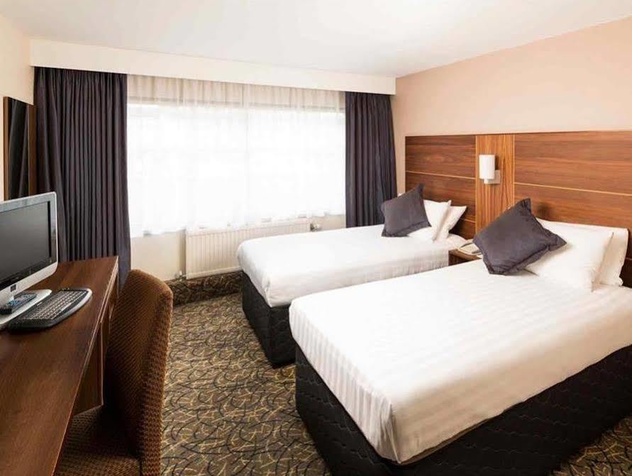Mercure London Watford Hotel Bagian luar foto